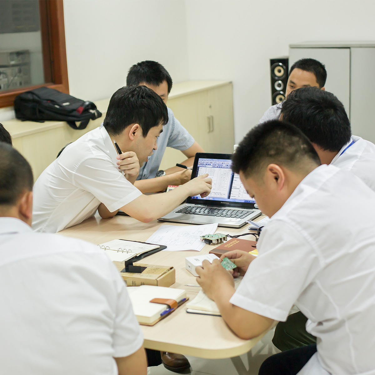 電源適配器|如何選擇正確的工作頻率——飛天鷹電源適配器